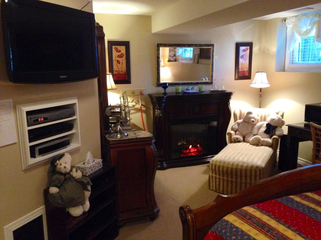 Serenity Ranch Bed & Breakfast Ancaster Стая снимка