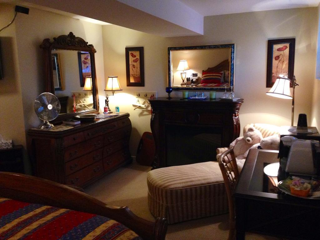 Serenity Ranch Bed & Breakfast Ancaster Стая снимка