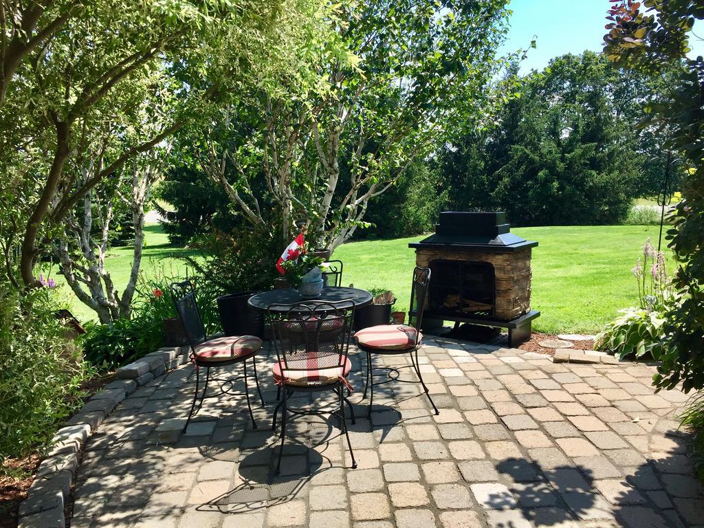 Serenity Ranch Bed & Breakfast Ancaster Екстериор снимка
