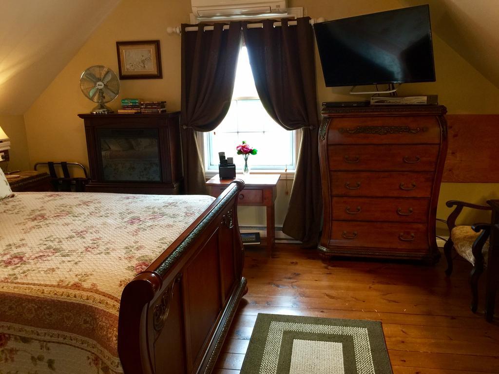Serenity Ranch Bed & Breakfast Ancaster Екстериор снимка