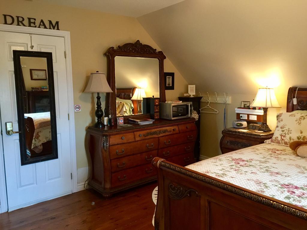 Serenity Ranch Bed & Breakfast Ancaster Екстериор снимка