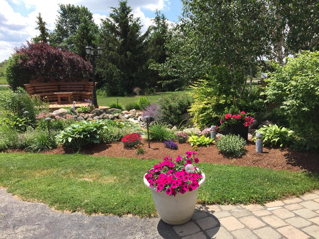 Serenity Ranch Bed & Breakfast Ancaster Екстериор снимка