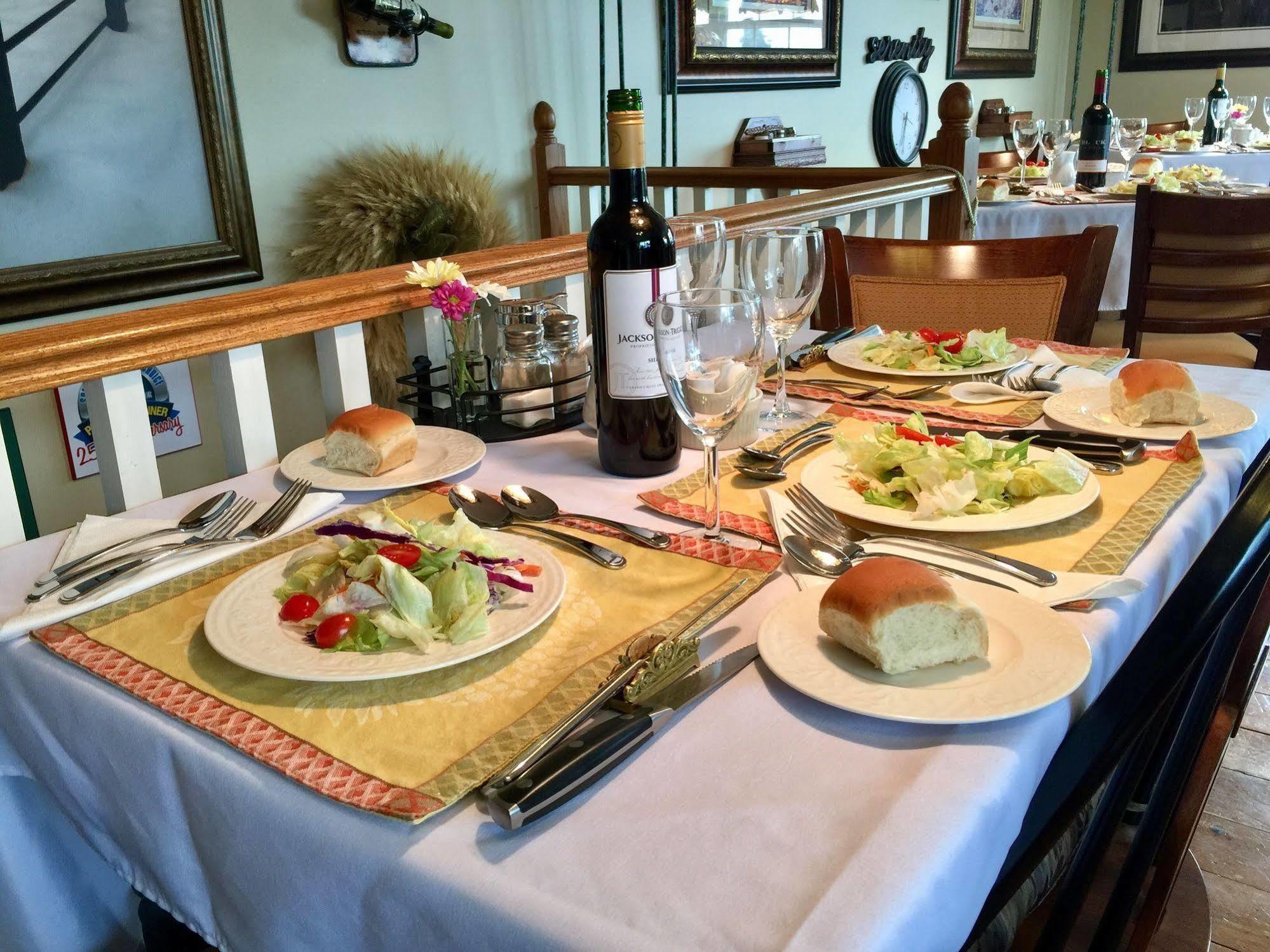 Serenity Ranch Bed & Breakfast Ancaster Екстериор снимка