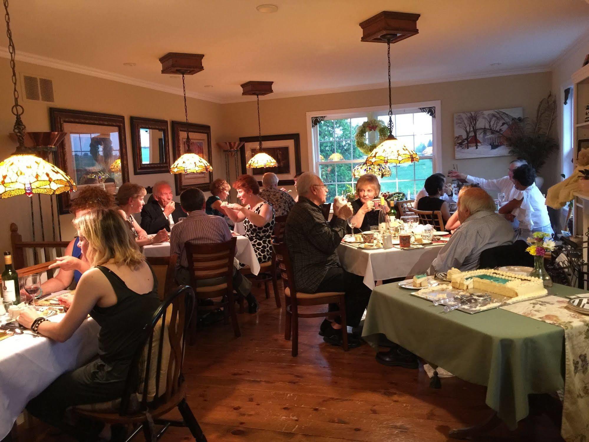 Serenity Ranch Bed & Breakfast Ancaster Екстериор снимка