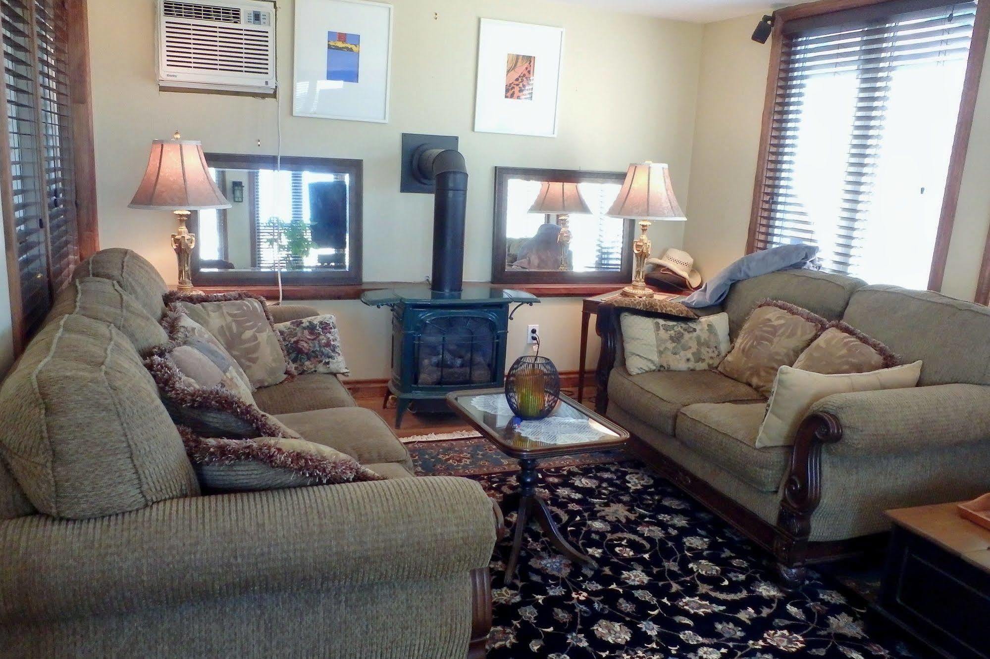 Serenity Ranch Bed & Breakfast Ancaster Екстериор снимка